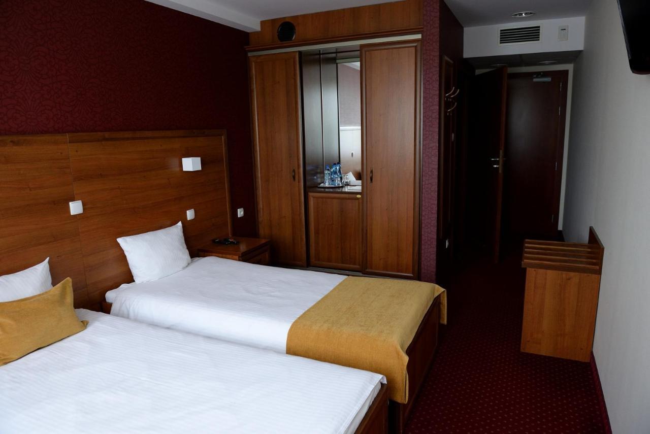 Quest Hotel - Dawniej Hotel Planeta Бжеско Экстерьер фото
