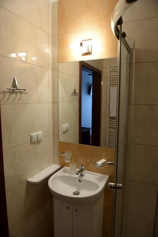 Quest Hotel - Dawniej Hotel Planeta Бжеско Экстерьер фото