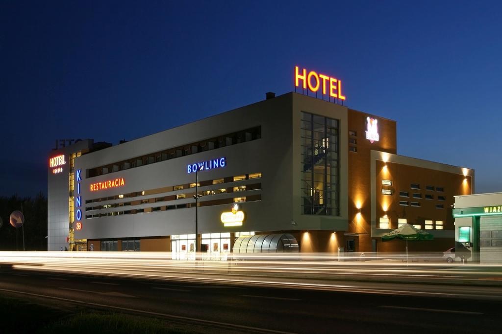 Quest Hotel - Dawniej Hotel Planeta Бжеско Экстерьер фото